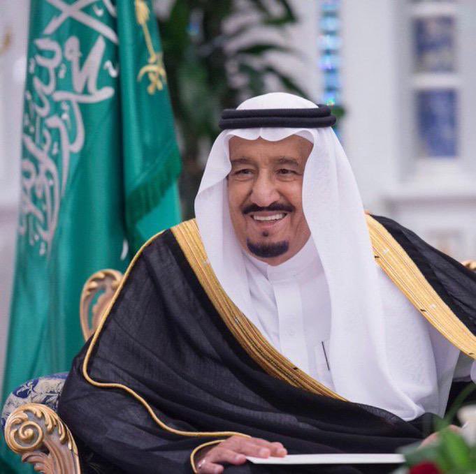 CARSDEES's tweet photo. 10أعوام من العطاء والنماء، من الفخر والاعتزاز🤍💚
ملك سكن في قلوب شعبه
ملك للعدل، السلام والإنسانية 
أدامك الله وحماك من كل شر والدنا الغالي❤️
الملك #سلمان_بن_عبدالعزيز 
#ذكري_البيعه_العاشرة