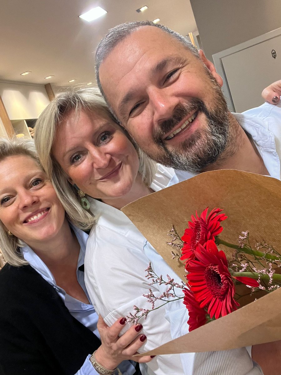 UNIZOvzw's tweet image. Niet alleen in gaststad Mechelen, maar overal in Vlaanderen en Brussel is het Weekend van de Klant synoniem voor feest, ambiance en vooral heel veel ondernemers die hun klanten extra verwennen. Een reis in foto&apos;s doorheen enkele provincies. #WeekendVanDeKlant