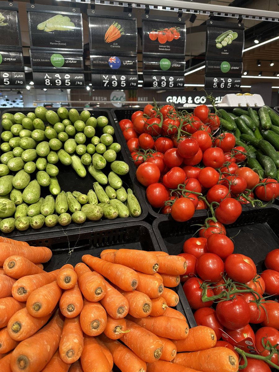 أتمتع كثيراً بالتسوق الأسبوعي الذي أقوم به في الرياض حيث أري الكثير من اللحوم الطازجة والفواكه والخضروات الأسترالية المعروضة.  إن علاقة الأمن الغذائي بين 🇦🇺 و 🇸🇦 في تقدم مستمر وذلك لحرص المنتجين الأستراليين في تحقيق رغبة العملاء السعوديين في الحصول على منتجات صحية وطازجة. MD🇦🇺🇸🇦