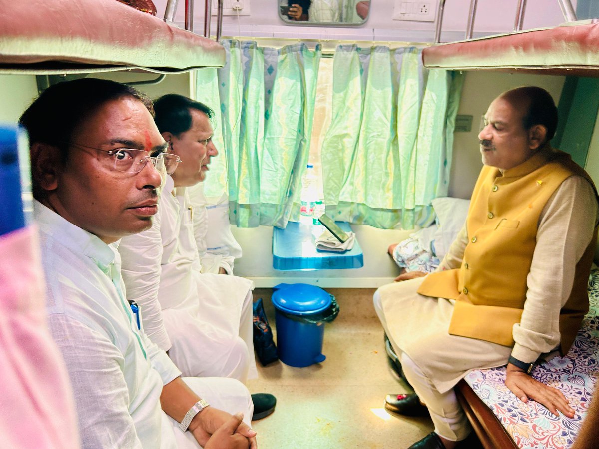 देश के लोकप्रिय लोकसभा अध्यक्ष श्री ओम बिड़ला जी के साथ मथुरा प्रवास के दौरान...

<a href="/ombirlakota/">Om Birla</a>