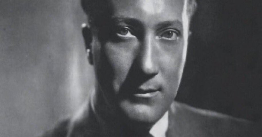 Bruno Balz, geboren am 6.10.1902 in Berlin, schrieb seit 1929 Schlagertexte wie „Ich brech die Herzen der stolzesten Frauen“, „Das kann doch einen Seemann nicht erschüttern“. Wegen seiner Homosexualität, zu der er sich mit 17 bekannt hatte, wird er nach 1933 massiv bedroht. 
1/2