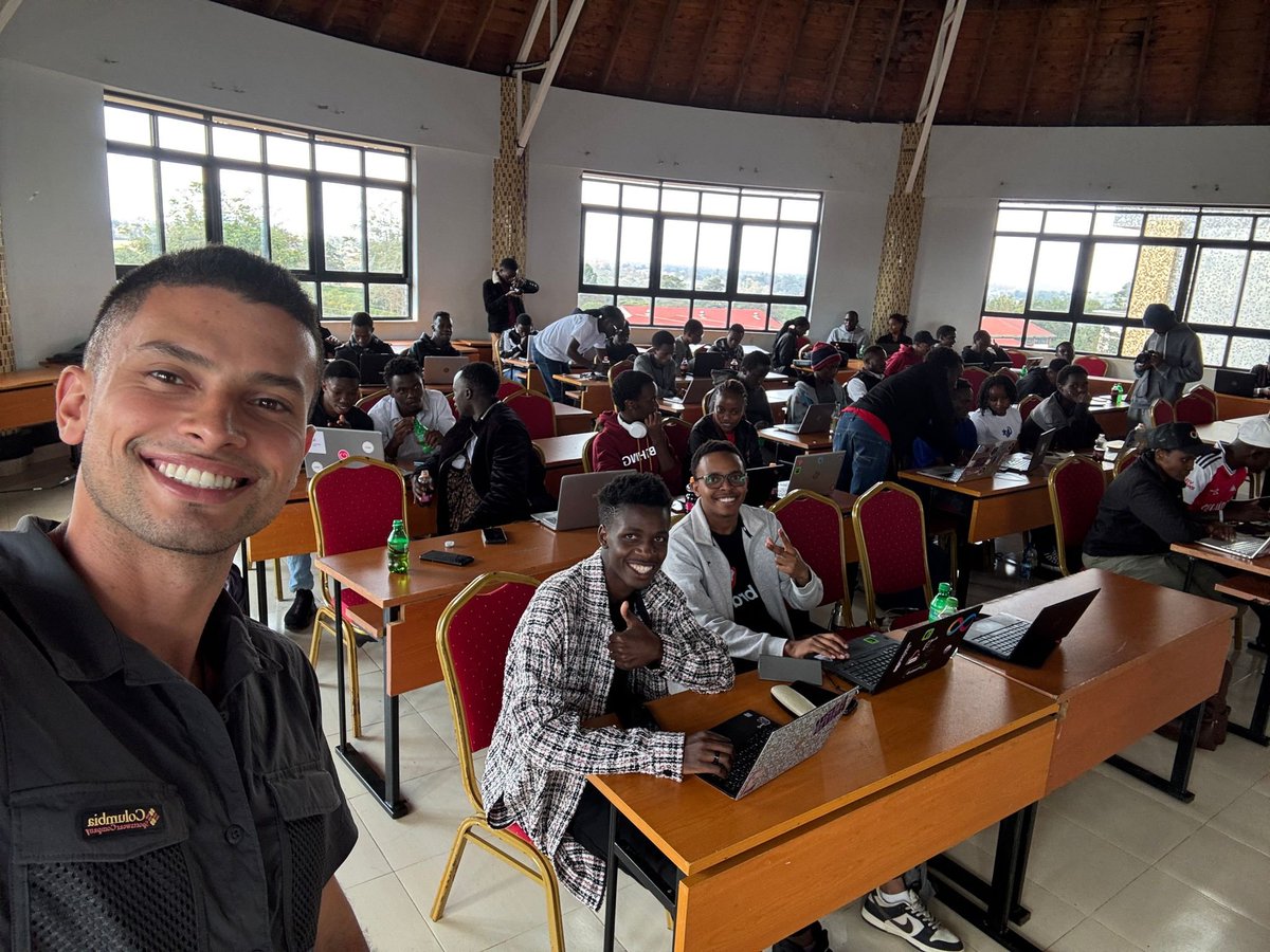 SantiagoDevRel's tweet image. After 7 hours of driving back and forth from Nairobi to Nyeri, we made it to @DeKUTkenya where we had an amazing time diving into Self-development, Solidity, React and @web3_js 🧡
The great feedback, happy faces, and tasty chapati made it all worth it🙌
👩💻Code Repo…