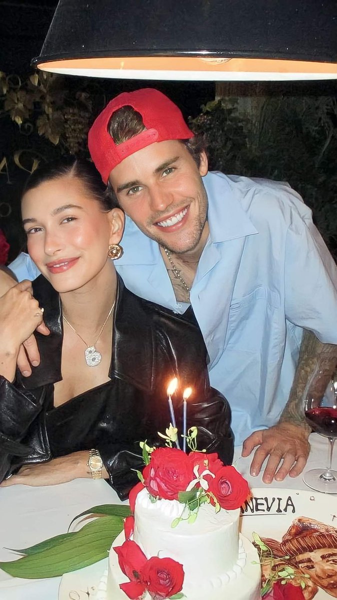 Rayeed0291's tweet image. whos best 😩 

#jailey #jelena
#JustinBieber #haileybieber #selenaGomez 
❤️❤️❤️