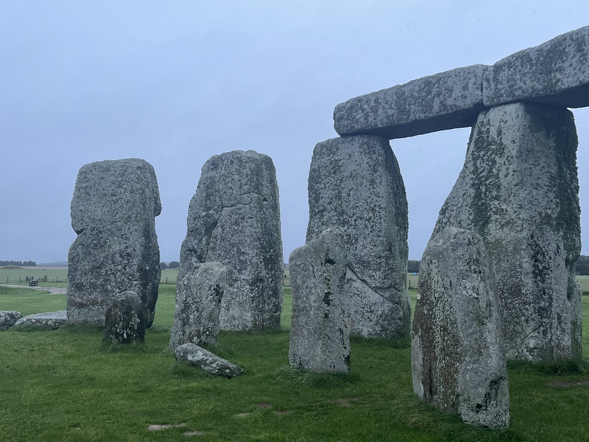 Sunrise at Stonehenge today (6th October ) was at 7.16am, sunset is at 6.34pm ☁️