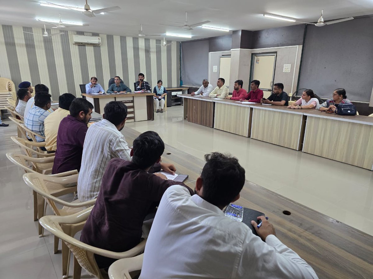 5 ઓક્ટોબર શનિવાર ના રોજ રાજુલા તાલુકા ની તાલુકા સંકલન અને ફરિયાદ સમિતિ ની બેઠક યોજવામાં આવી જેમાં માનનીય ધારાસભ્ય શ્રી હીરાભાઈ સોલંકી,બિન સરકારી સભ્યો તેમજ વિવિધ વિભાગ ના અધિકારીઓ હાજર  રહેલ. રજુ થયેલ પ્રશ્નો ના નિકાલ માટે જરૂરી સૂચનો આપવામાં આવ્યા. <a href="/CollectorAmr/">Collector & DM Amreli</a> <a href="/CMOGuj/">CMO Gujarat</a>