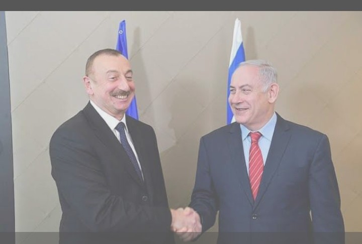 Şu resme iyi bakın velevki Netenyahunun elini sıkan Mesut Barzani veya Mazlum Abdi olsaydı türkcüler solcular muhafazakarlar İslamcılar ve bizim irancı Hüda Parlılar neler demezlerdi ne hakaretler ederlerdi
Netenyahunun elini sıkan tek milet 2 devlet olunca lal şeytana kesilirler