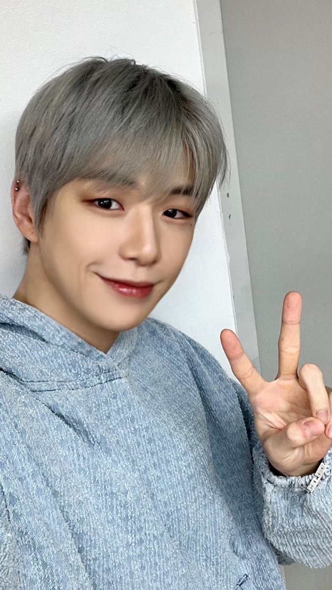 [📸] 241006 <DMC뮤직 팬사인회> 완료🩵

#강다니엘 #KANGDANIEL
#ACT #Electric_Shock