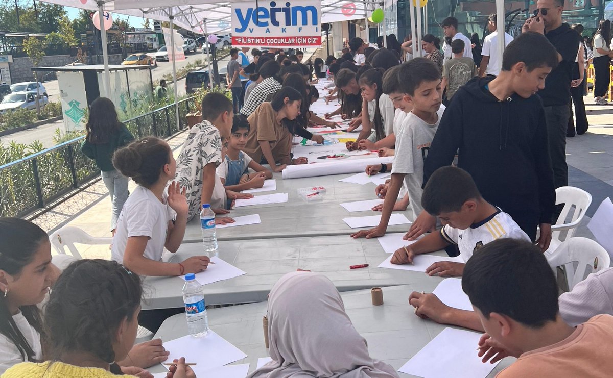 İsrail’in Gazze’ye yönelik saldırılarına karşı dayanışma göstermek ve Filistinli çocuklarımızın sesi olmak için 81 ilde düzenlenen “Filistin İçin Çiz” etkinliğine öğrencilerimizle katıldık.

<a href="/tcmeb/">Millî Eğitim Bakanlığı</a> <a href="/Yusuf__Tekin/">Yusuf Tekin</a> <a href="/cftcblnt/">Bülent ÇİFTCİ</a> <a href="/SirnakValiligi/">T.C. Şırnak Valiliği</a> <a href="/BirolEkici73/">Birol Ekici</a> <a href="/bycandiroglu/">Bilal Hoca</a>