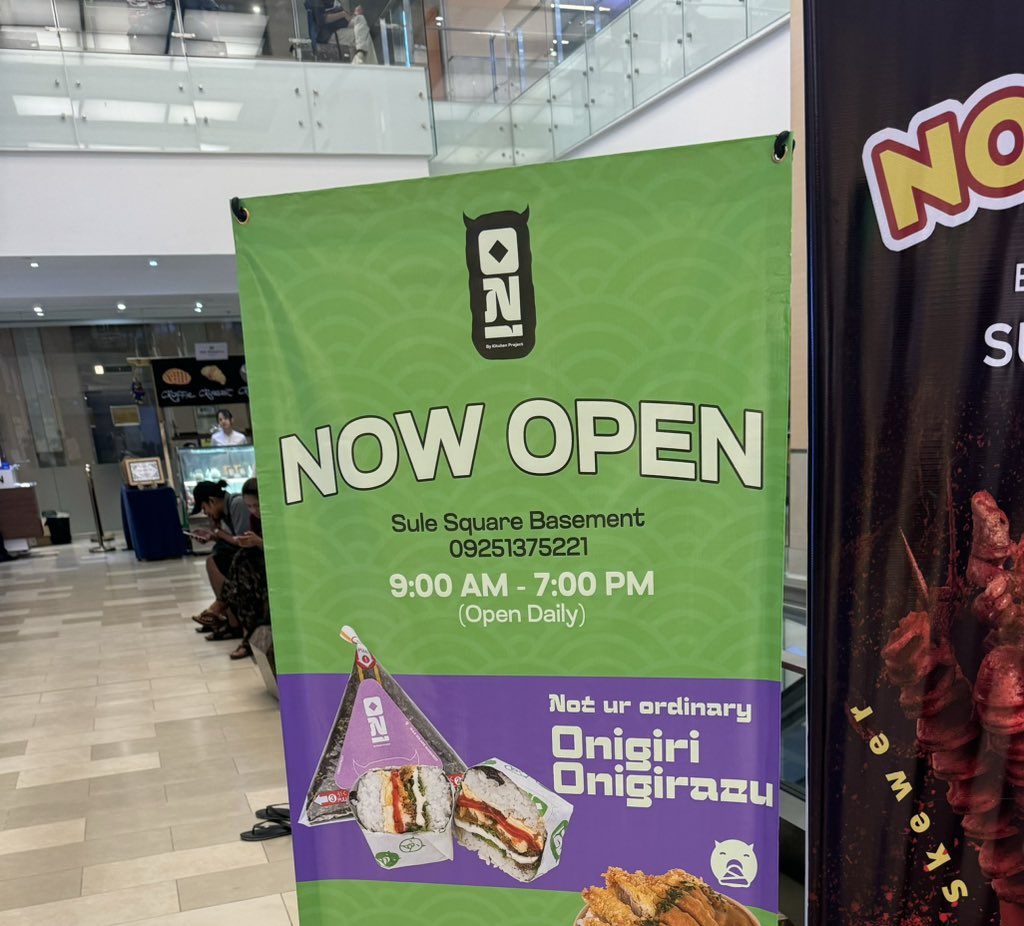 hm_myanmar's tweet photo. おにぎり屋がスーレースクエアにオープン。今ヤンゴンで日本のおにぎりをメインで扱っている店は無いと思う。ツナマヨおにぎりが6,000チャット(約180円)でまあまあ値段はする。物価高だから仕方ないか。 https://t.co/llx7qEiv9W