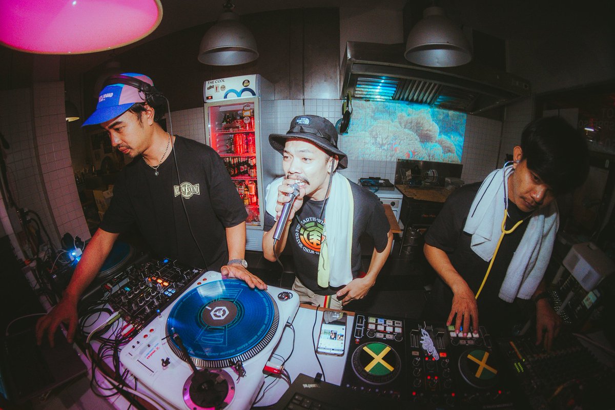 MONKEYKING_420's tweet photo. PATTAYA DUB CLUB VOL. 2 💚💛❤️
ขอบคุณทุกกำลังใจที่สนับสนุนฝันของผม
BIG THX FOR ALL SUPPORT
BLESS & LOVE ~
#PattayaDubClub #Volume2
#Pattaya #ThaiReggae #DoTheReggae
#SelectaKugga #SistaZine #SelectaDubdah #MonkeyKing420 #BigThxForAllSupport #SupportThaiReggaeCulture https://t.co/zO1IVNXsw2