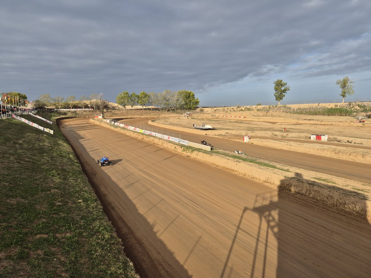 PLC24's tweet photo. Vamos a por el último día de @CEAX_RFEdA de 2024. Máxima emoción en el Circuit Parc de la Serra de Mollerussa con la resolución de los títulos en juego. #CEAXGoldspeed #CEAX #AX #Autocross https://t.co/KTkjFBTt7Z