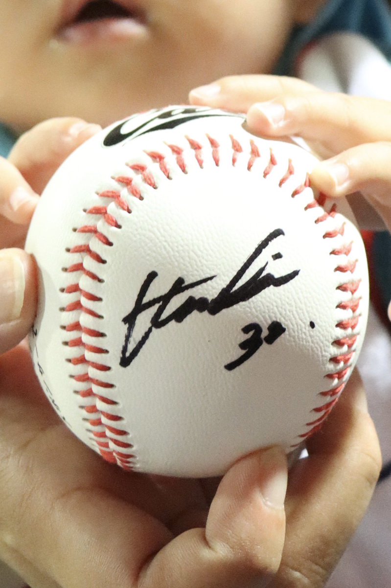 Sakura___0320's tweet photo. 2024.10.05

石原貴規選手のサインボールを頂きました♪
今期最後の試合で大好きなノムスケの試合でモニターにも出る事が出来最後にはサインボールまでゲットできてとても楽しい思い出になりました☺️
このボールは家宝です⚾️
沢山の感動をありがとう😭 https://t.co/xgpt9nJ9u1