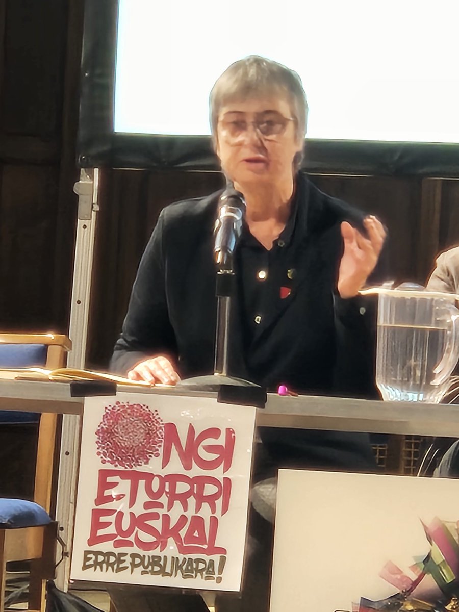 Ehun #EuskalErrepublika (@ehunduz) on Twitter photo Edinburgon <a href="/ScotConvention/">Scottish Independence Convention</a>.ek antolatutako konferentzian #PlentziakoBidea.ren nondik norakoak ezagutu dituzte. Edinburgon <a href="/ScotConvention/">Scottish Independence Convention</a>.ek antolatutako konferentzian #PlentziakoBidea.ren nondik norakoak ezagutu dituzte.