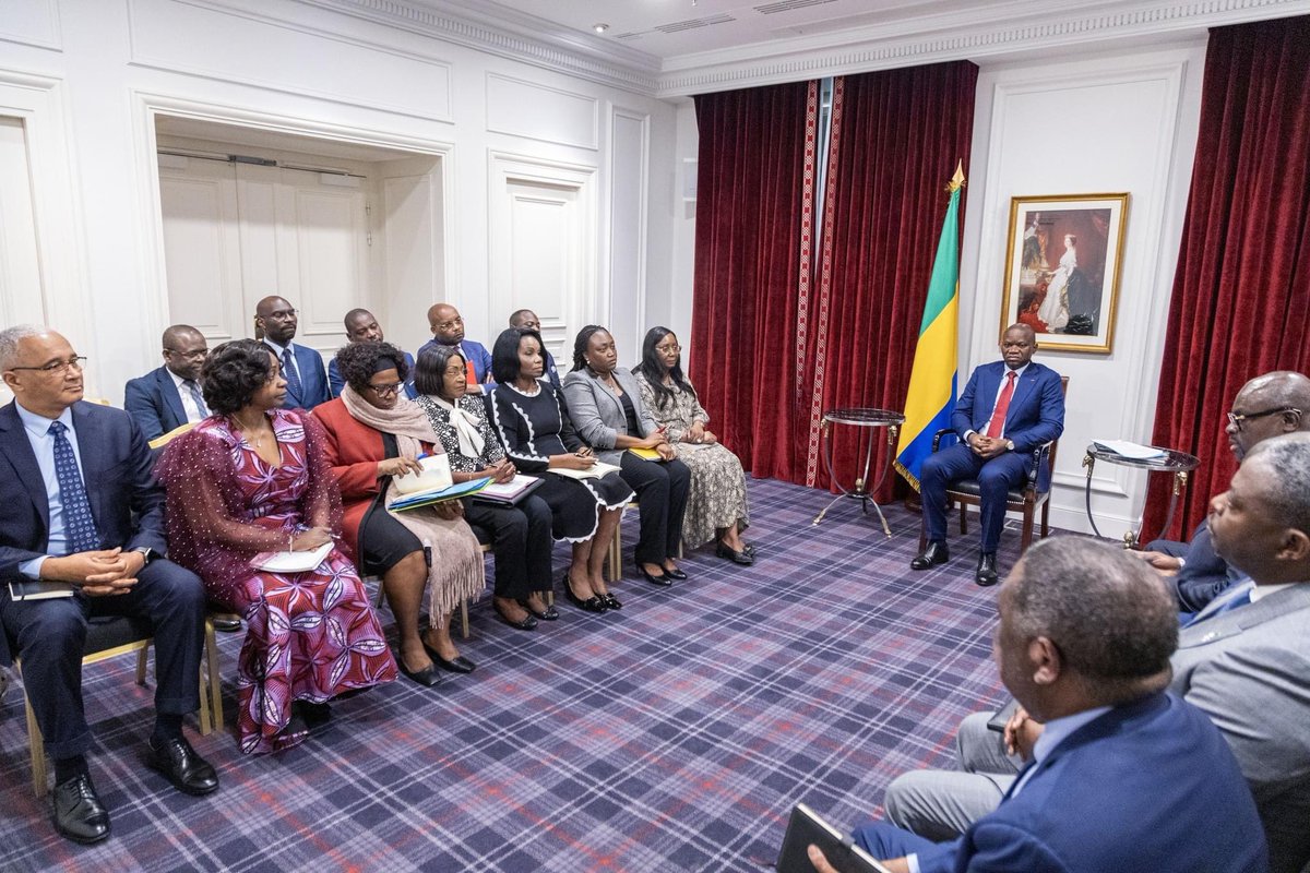 Le Président de la Transition, S. E. Général Brice Clotaire <a href="/oliguinguema/">Brice Clotaire Oligui Nguema</a>, a rencontré, ce 3 octobre 2024, une délégation de diplomates gabonais. 

Au cours des échanges, il a encouragé ses interlocuteurs à renforcer la coopération entre le Gabon et les organisations