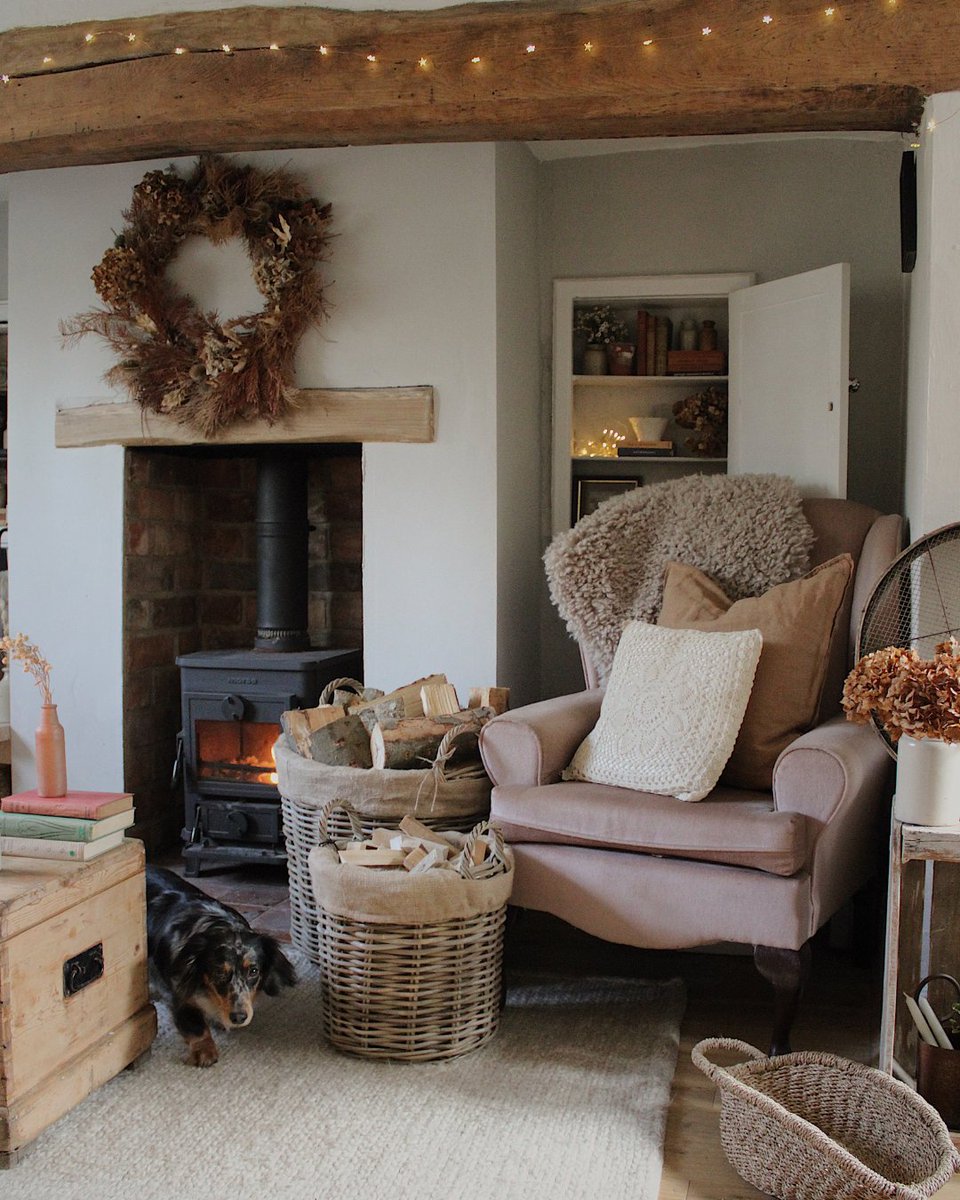 IvylineGB's tweet image. Sit and store your firewood stylishly with our set of two hand-finished wicker log baskets. Featuring two baskets in different sizes, this rustic storage set brings a homely feel to your fireside.
📸: @the_old_cottage
#LogStorage #Fireside #FiresideAccessories #CosySeason #Autumn