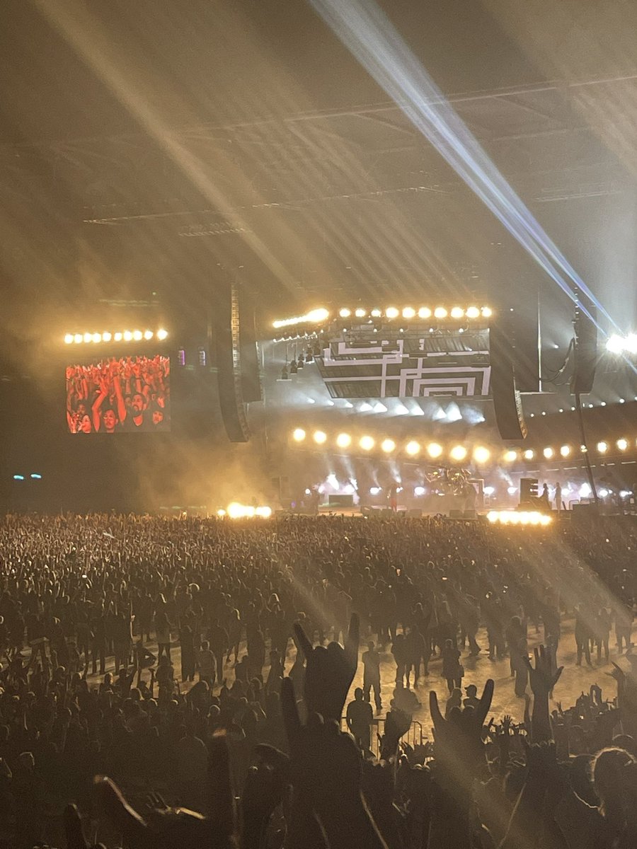 BigD923's tweet photo. What a night. Finally saw @Korn live and what a great show it was 🤘 https://t.co/EbOsx2aIXv