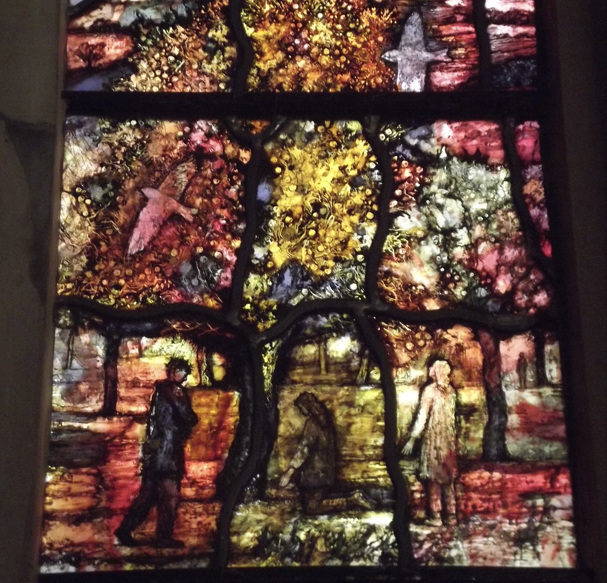 #ShakespeareSunday 
The teeming autumn, big with rich increase,
Bearing the wanton burthen of the prime,
Like widow'd wombs after their lords' decease
Sonnet 97

Tom Denny #stainedglass St Edburga’s church, Leigh, Worcs. #StainedglassSunday