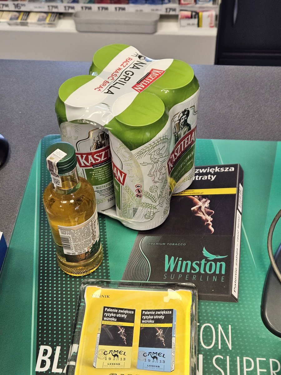 jarek1908's tweet image. Ja pierdole. 9 rano w niedzielę i takie zakupy na stacji benzynowej.