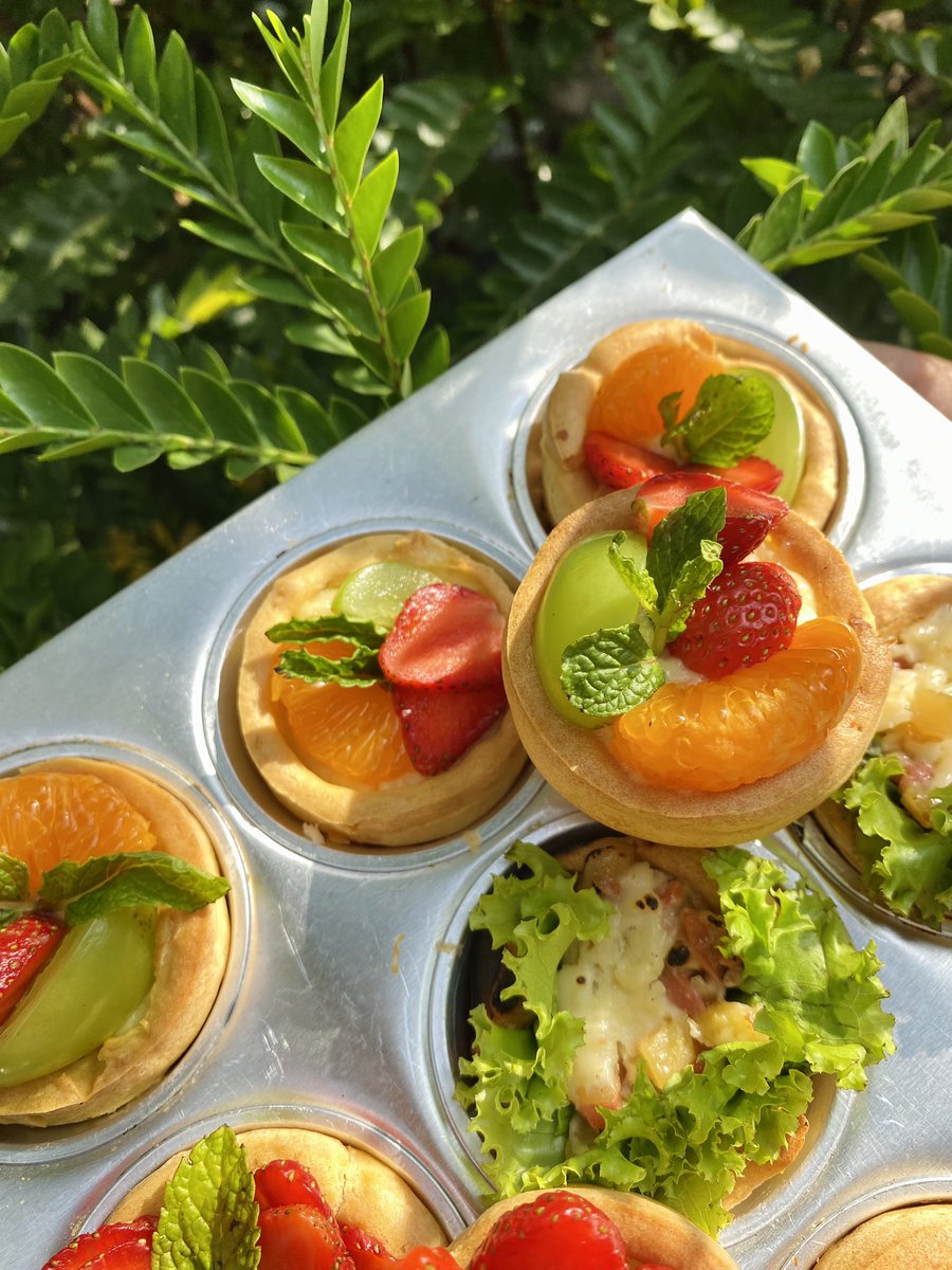 sinaddddddd's tweet photo. Kemarin ada yg nanyain resep soes, so here I present to you:

Resep soes fla buah anti gagal, dan udah dipake jualan, happy recook all!1!1! 🥝🍊🍓🧀🥦

Klo yg di Jogja mager recook bisa order di aku aja ya 🤧🤍

#danissbakingjourney https://t.co/DfI8p8BjXQ