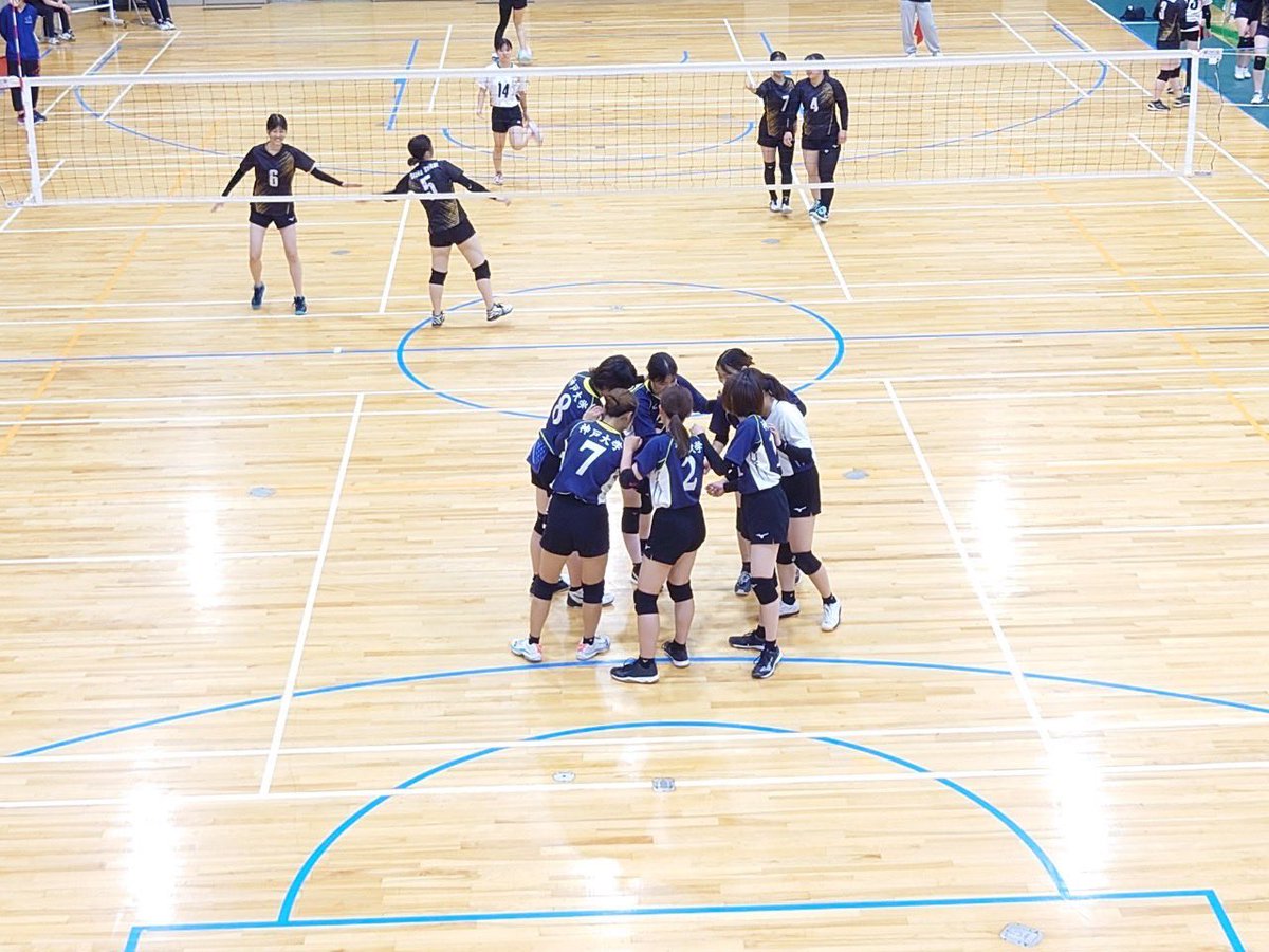 kuvbc's tweet photo. こんにちは！神戸大学女子バレーボール部です。今日の試合の結果を報告します。対戦相手は大阪成蹊大学、会場は兵庫県立大学です。結果は以下の通りです。
○3-1
25-15
20-25
25-16
25-18
秋リーグで初勝利することができました！たくさん応援に来ていただきありがとうございました🙇‍♀️ https://t.co/Fwyk4c1yVZ