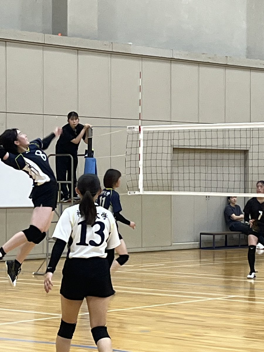 kuvbc's tweet photo. こんにちは！神戸大学女子バレーボール部です。今日の試合の結果を報告します。対戦相手は大阪成蹊大学、会場は兵庫県立大学です。結果は以下の通りです。
○3-1
25-15
20-25
25-16
25-18
秋リーグで初勝利することができました！たくさん応援に来ていただきありがとうございました🙇‍♀️ https://t.co/Fwyk4c1yVZ