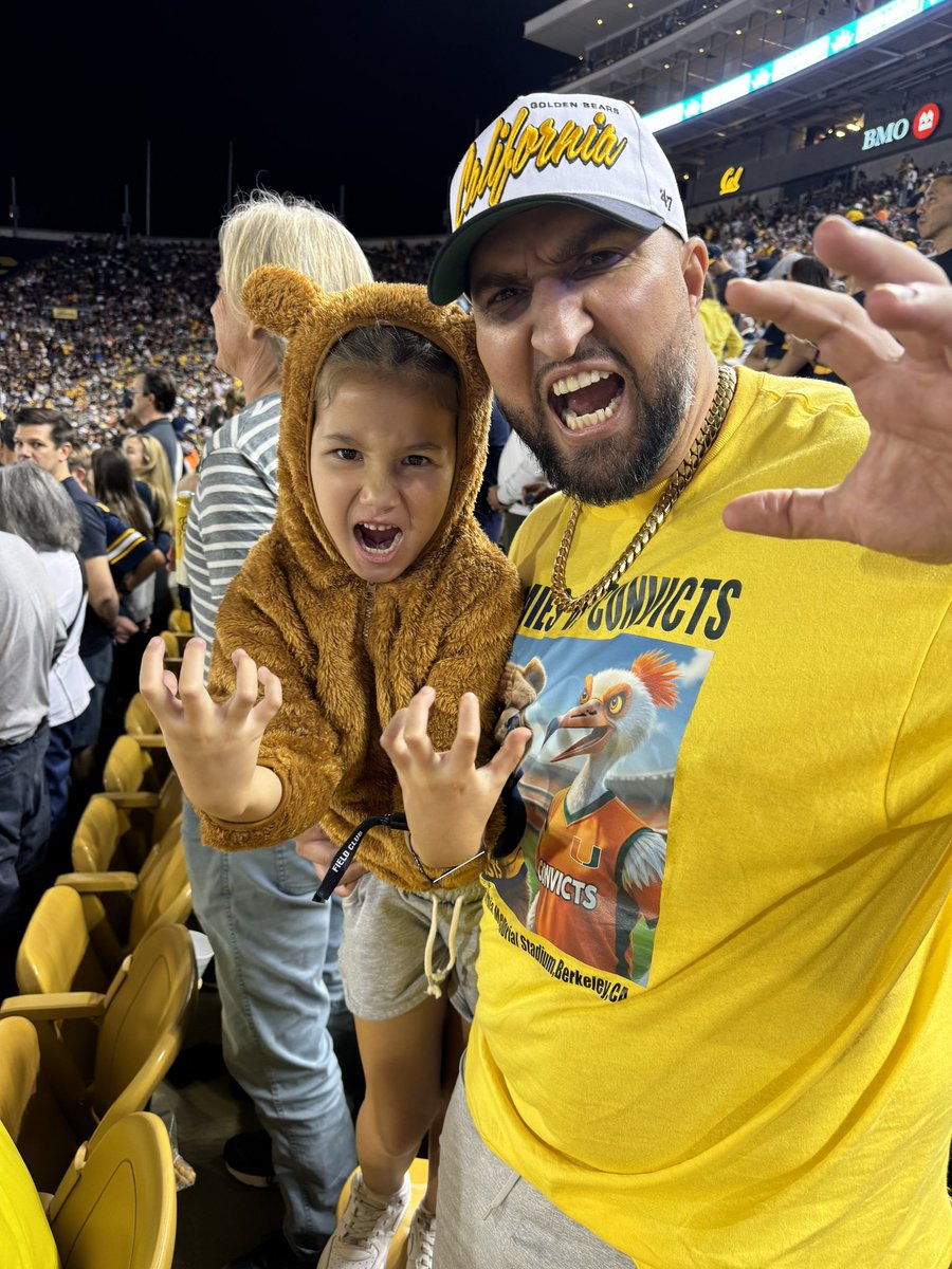 TIMBO_SL1CE's tweet image. Some things can’t be erased by a scoreboard. I bleed this shit and it brings a tear to my eye that it’s something I can share with my daughter for life. Tonight was painful but only because i really do care. Roll on you magnificent Bears. Bay Area till they put me in the dirt.
