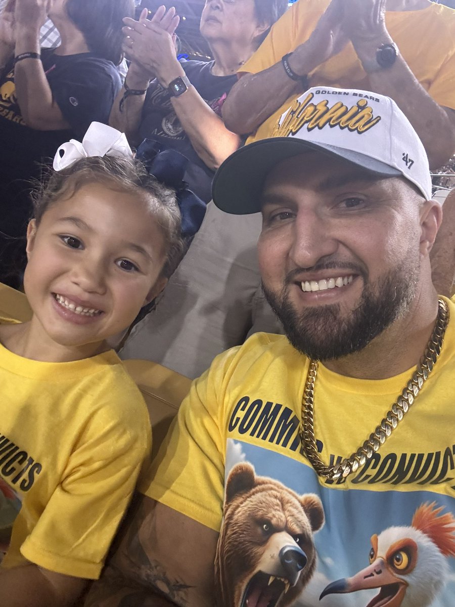 TIMBO_SL1CE's tweet image. Some things can’t be erased by a scoreboard. I bleed this shit and it brings a tear to my eye that it’s something I can share with my daughter for life. Tonight was painful but only because i really do care. Roll on you magnificent Bears. Bay Area till they put me in the dirt.