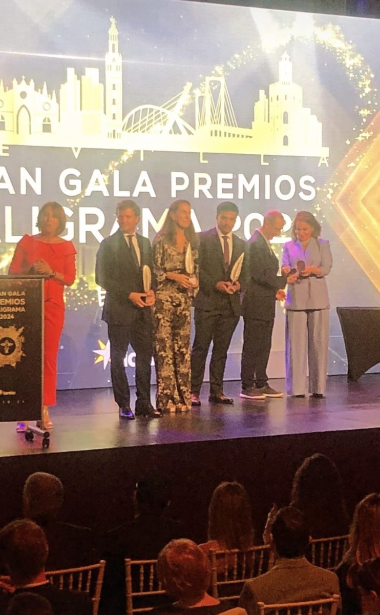 HelleEspensen's tweet photo. Estoy muy felíz y orgullosa de mi fantástica amiga, @laura.tarrago.encinar - cuya novela, Sol Negro, acaba de recibir un premio muy merecido 🥇🥂💃🏾
¡Enhorabuena, compañera!

#autoresapoyandoautores #objetivoslibros #solnegro 🤠 #wildandfree https://t.co/33feQlviZA