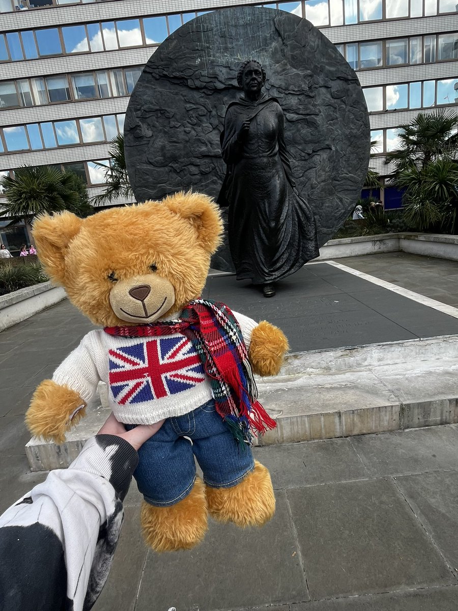 RoweTeaches's tweet photo. Desmond the class bear has come on a weekend trip to visit Pudding Lane and the Mary Seacole statue but has also brushed shoulders with Jodie Whittaker in the process!!! 🤩 he's also treated himself to some patriotic clothes whilst he's here. https://t.co/nIw5JO5LW1