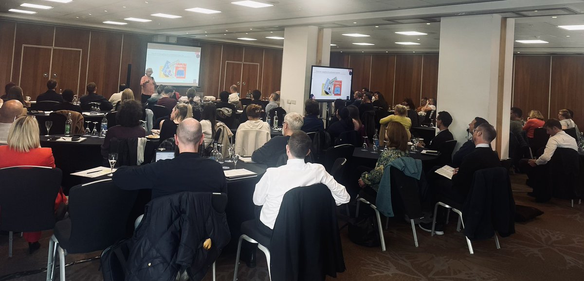 🧵 (1/6) This is our professional community of maths leaders in multi-academy trusts, together in London on Friday. About 80 trusts, 1000 schools and 10000 teachers of maths are represented right here!
