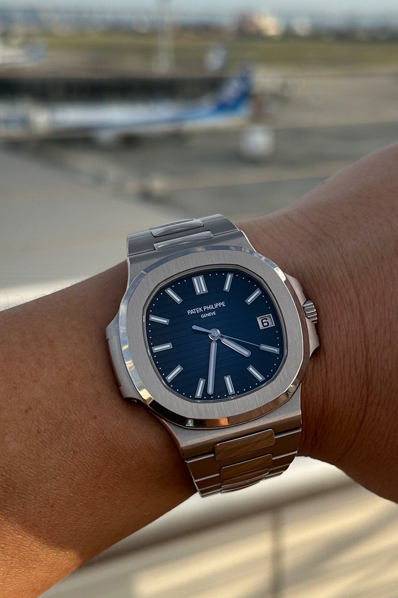 ppa324's tweet image. 今日でノーチラス5811購入から1カ月、オンオフ問わず毎日使っています⌚️

早速傷も入っていますが😥
一生もの＆上がり時計のため問題なしです！（言い聞かせ