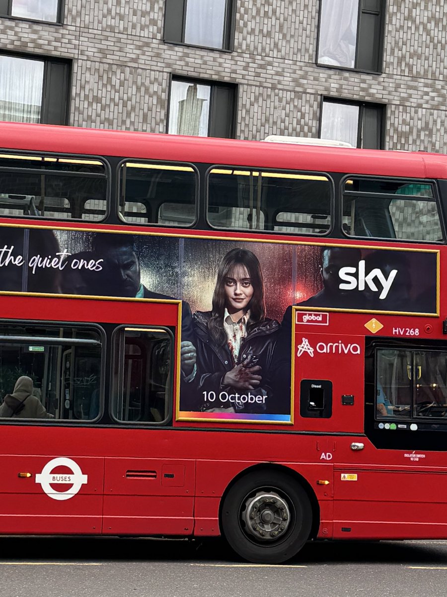 lesb1annie's tweet image. ella purnell bus!!