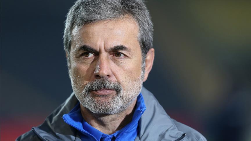 Aykut Kocaman:

"Başka takım taraftarlarının bir takım mecraları kullanarak Mourinho’nun çalışma ömrünü kısaltacak hamleler yapmalarını anlayabiliyorum. 

Bu rekabetin -çirkinleşmediği sürece- evrelerinden bir tanesidir ama özellikle Fenerbahçelilerin, gerçekten Fenerbahçeli