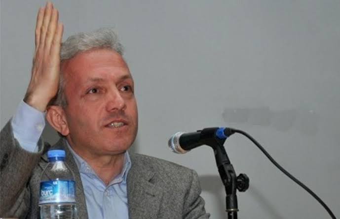 avcemilcicek01's tweet photo. Prof. Dr. Ebubekir Sofuoğlu:

"Parçalanan bu kızcağız (#ikbaluzuner) İslam hassasiyeti ile yetiştirilmiş olsaydı kendisine namahrem olan bu katille hiç tanışmayacaktı bile ve şu an hayattaydı" demiş.

Kendisine bir çift lafım var. Ebubekir! Kendi mahremi tarafından öldürülenlere ne diyeceksin? 8 yaşında köyünde öldürülen Narin'e ne diyeceksin? 2 yaşında kendi ailesi tarafından istismara uğrayan Sıla bebeğe ne diyeceksin? 40 yıllık eşi tarafından öldürülenlere ne diyeceksin? Kendi annesi öldürüp balkondan atanlara ne diyeceksin? 

Bu bozulmuş düzene laf söyleyemeyip, 20 suç kaydı olan insanların sokakta gezmesine ses çıkartamayıp suçu kızlarımıza atıyorsunuz!

Bu düşünce yapısına lanet olsun!