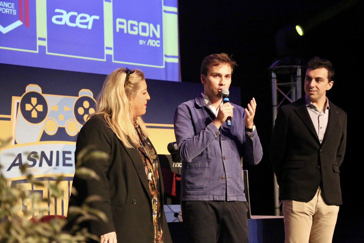 hug_huet's tweet photo. 👾 2800 personnes ont participé à la 3e édition d’Asnières Gaming ! 

À Asnières, nous sommes convaincus que l’Esport est à la fois un secteur d’avenir et un moyen de réunir, autour de leur passion, des jeunes de divers horizons. 

À l’année prochaine pour l’édition 2025 !👋🏻 https://t.co/JO5zxSZ0UU