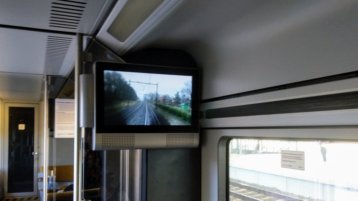 We namen afscheid van de blauwe trein, die binnenkort groen met paars moet worden. #Valleilijn #Barneveld #Ede