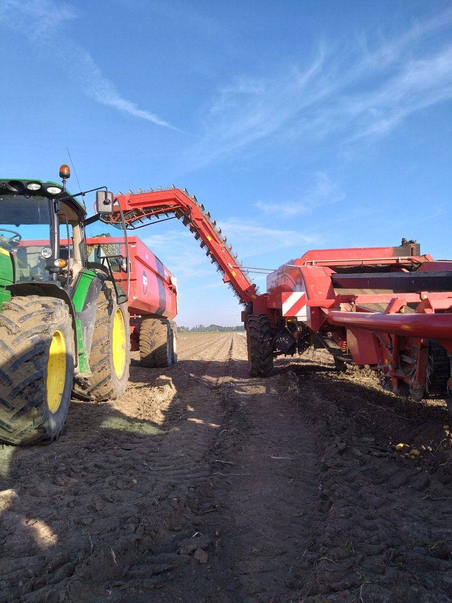 Dat was 'm..... aardappels 2024 eruit 🚜😁 <a href="/sayagrico/">Agrico</a> #blijeboerin