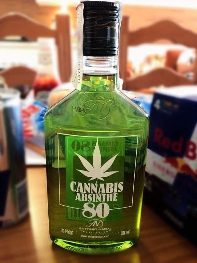 Thonycerda's tweet photo. Algú en vol beure un glop. #Absenta #Cannabis #Llucmajor https://t.co/USewBxZ96w
