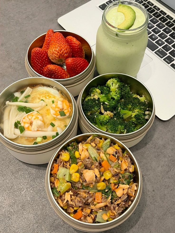 ㅤ

Permisi...
Ada paket makanan juga bunga dari toko untuk @everysvmmer.
Dari kurir cantik ini.

ㅤ