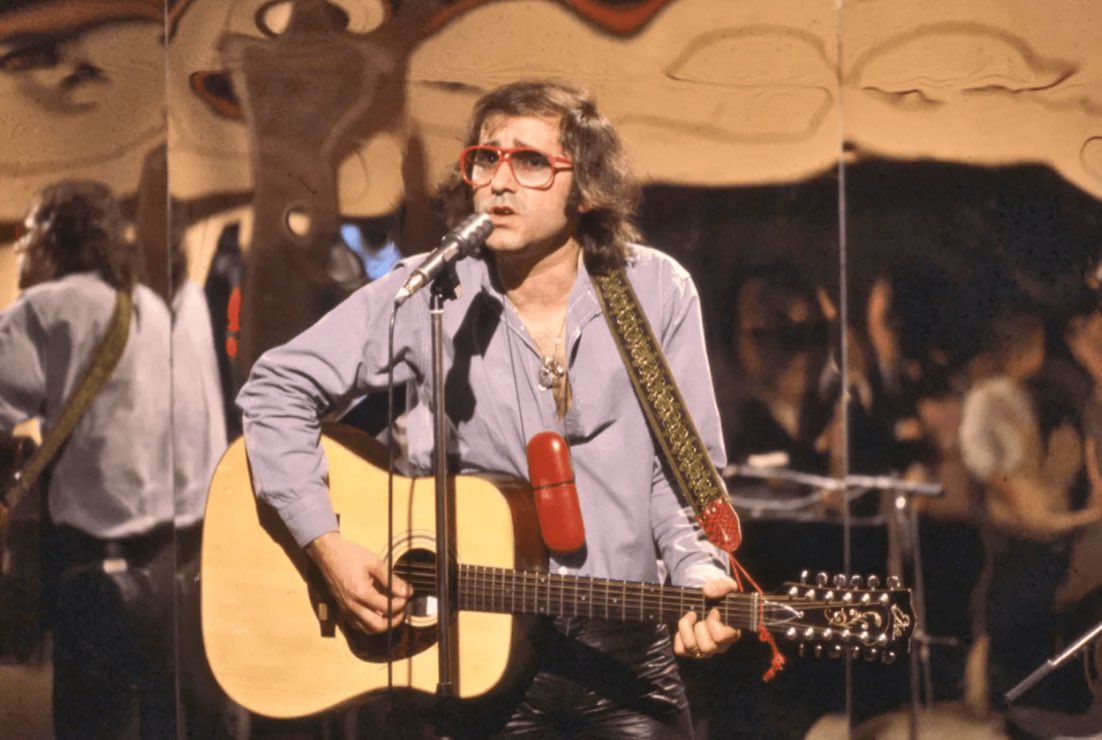 PilloleCult's tweet image. 6 ottobre 1945 è la data di nascita del cantautore (e chitarrista) più sottovalutato della musica italiana: #IvanGraziani .
Geniale nei testi e nelle musiche, così come negli arrangiamenti.Oggi, non da oggi, inspiegabilmente quasi dimenticato.
Che dite, #cultisti ? 
@pillolerock