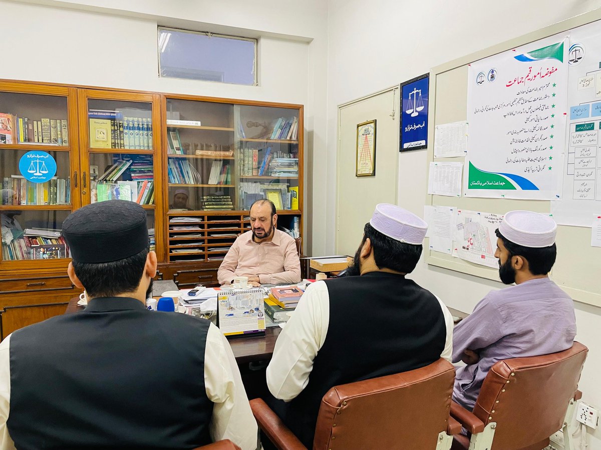 JTAPOfficial1's tweet photo. لاہور- برادر محمد افضل منتظم اعلیٰ جمعیت طلبہ عربیہ پاکستان کی جناب امیر العظیم صاحب جنرل سیکرٹری جماعت اسلامی پاکستان سے ان کے دفتر میں ملاقات۔

مدارس دینیہ کے طلبہ کو درپیش چیلنجز ، مسائل ، مشکلات اور ان کے حل کے حوالے سے تبادلہ خیال کیا گیا۔
#نکلو_فلسطین_کےلیے https://t.co/45hYUAevP4