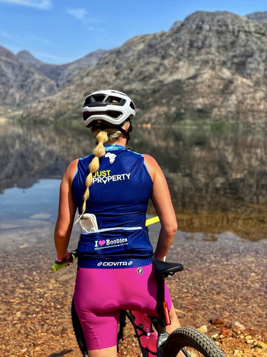 Yolandi_Muller's tweet photo. Love is: Keeping him company on his bike ride 🚴🏼‍♂️🩵🦋✨ 

#SundayFunday #MTBLife @ILoveBoobies_za @ciovitacycling @OceanEyewearDbn @scottsports https://t.co/n0iNkQkeBh
