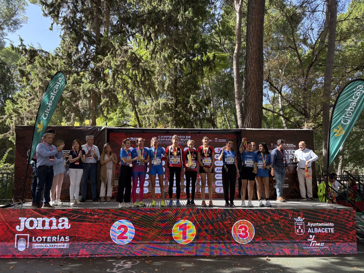 Podio x Equipos Medio Maratón 🚺#CEruta

🥇 <a href="/atletismobilbao/">Bilbao Atletismo</a> ⏱️ 3:41.29
🥈 Running Pinto Seoane - Pampin ⏱️ 3:59.50
🥉 <a href="/Club_Corredores/">Club Corredores</a> ⏱️ 4:09.48

📊bit.ly/3YdzSWY

¡Enhorabuena chicas! 🫶🏽