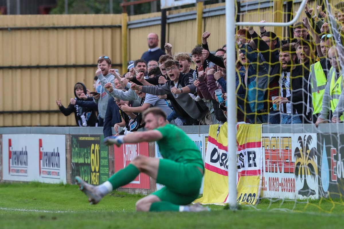 DorchTownFC's tweet photo. ❌👊 @gerardbenfield1 

#WeAreDorch ⚫️⚪️ https://t.co/gDclGlqgvT