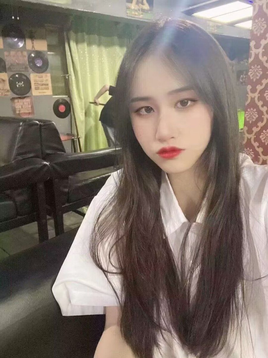 vc3493's tweet photo. 🌸我的女朋友，我们处了一年多，她是学生，我已经工作，每个星期天我们都在一起爱！

💋刚开始我们都放不开，现在插她骚逼的时候她喜欢我对她说一些淫荡的话，口交也让我觉得更舒服了，给她舔骚穴的时候他也不会像刚开始那样说脏了，现在还会使劲的在我嘴上蹭来蹭去。
＃超级反差 https://t.co/RTdg5Bro47
