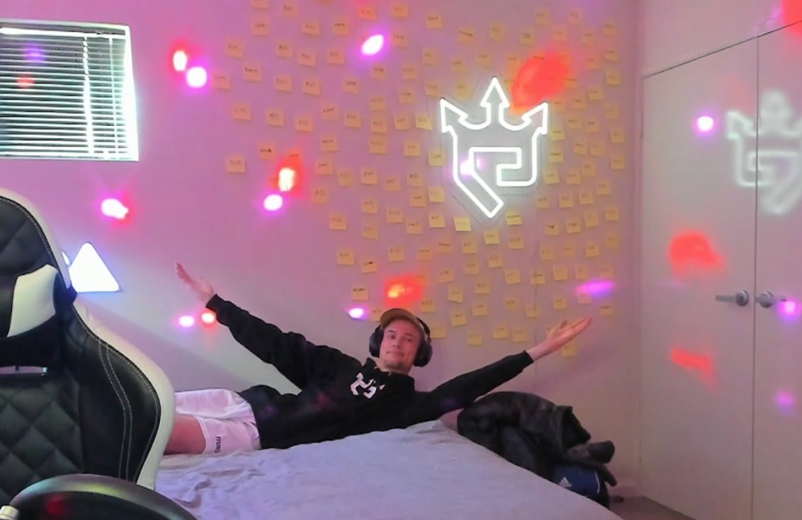 Phantisy_'s tweet image. LIVEEEEEEEEEEE!

STREAMDECK GIVEAWAY FOR #SUBTEMBER NOW!!! 🔥

Appreciate everyone who showed any kind of support last month. This wall reminds me just how supportive you guys are every stream, so grateful 🫶

Customs Sunday after!!!