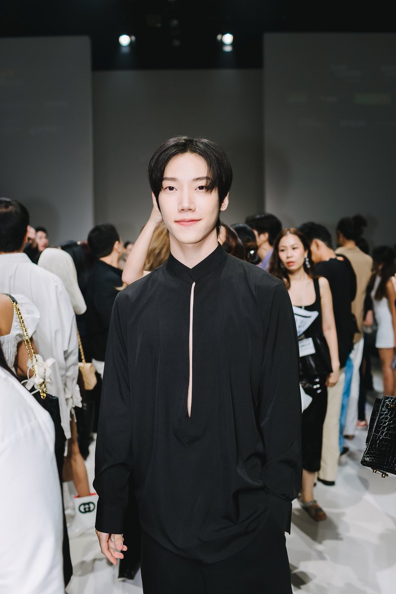 MMonsters25's tweet photo. πΉπ Yuuki at inside the show
#MONSTERS25 #Monsters25 #artistmanagement #oly #olychan #kim #kimbyungseok #yuuki #bifw #bifw2024 #siamparagon #bl #actor #cambodiaartist #koreanartist #thaiartist https://t.co/pAbDqwGE2v