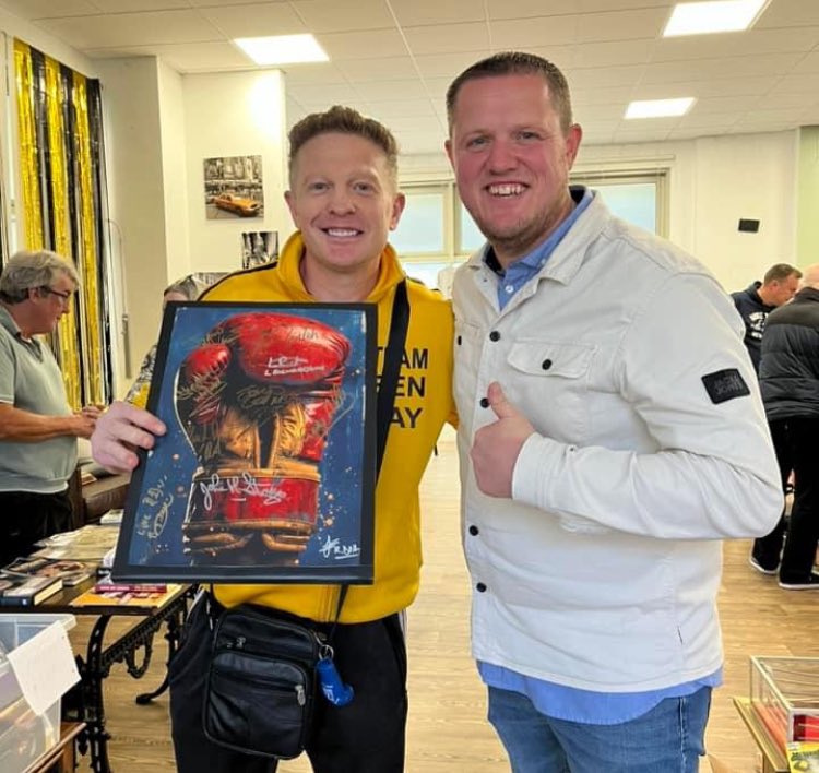 benday32's tweet image. It was great to see everyone yesterday at the London boxing memorabilia fayre you can’t beat the boxing community…

Honoured to sign Dave Brooks canvas along side some legends of the sport 🥊❤️

Andrew Brace mad fun as always 😉 and good to see John Henry Stracey (and his lovely…