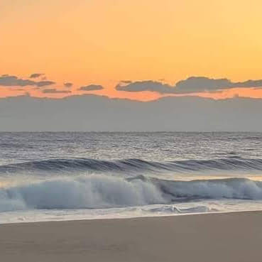 CupsnPages's tweet photo. Beach is the best healing place. 🌊🏖  #beach #ocean #oceanlover #evening #eveningsky #healing #relaxing https://t.co/XCMnTjqGF7