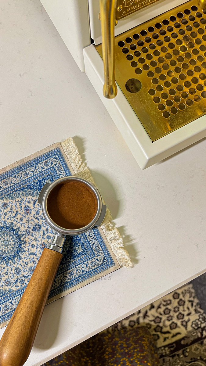 ms___199's tweet photo. خطايا مزاجك غفرانها كوب قهوة🤎 https://t.co/fYUcIS3EBg